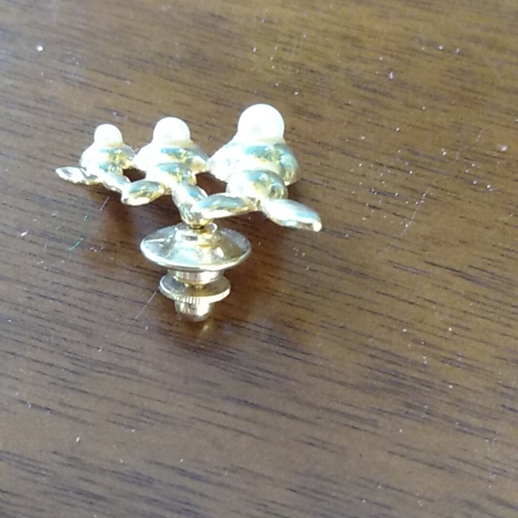 Bunny rabbit pin with pearls Avon - Picture 2 of 3